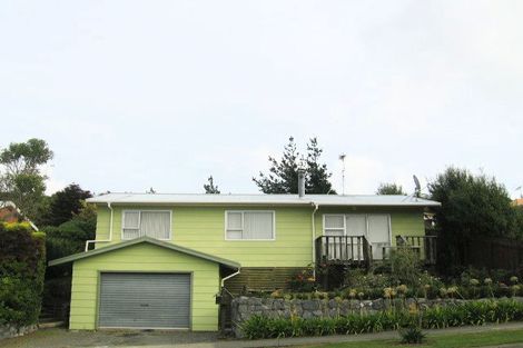 Photo of property in 32 Fenchurch Grove, Stokes Valley, Lower Hutt, 5019