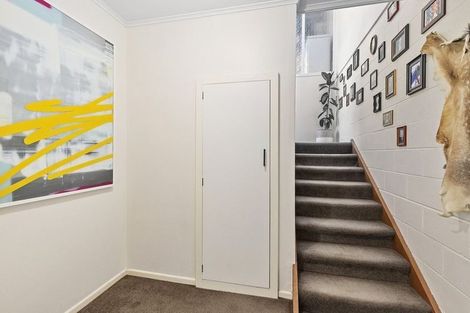 Photo of property in 2/10 Downing Street, Crofton Downs, Wellington, 6035