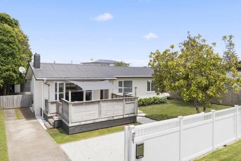 Photo of property in 1 Waipani Road, Te Atatu Peninsula, Auckland, 0610