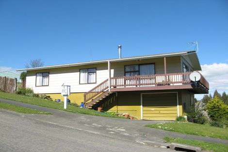 Photo of property in 2 Heron Drive, Taihape, 4720