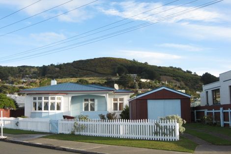 Photo of property in 206 Marine Parade, Bluff, 9814