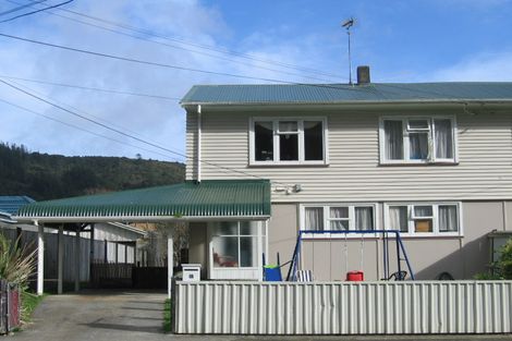 Photo of property in 18 Walker Grove, Stokes Valley, Lower Hutt, 5019