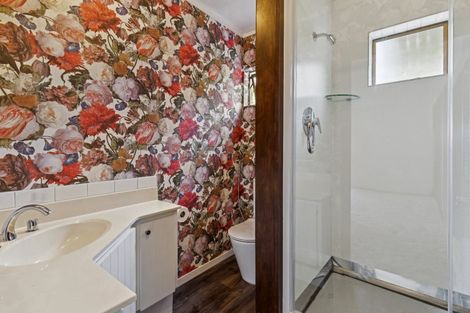 Photo of property in 35 Parr Terrace, Castor Bay, Auckland, 0620