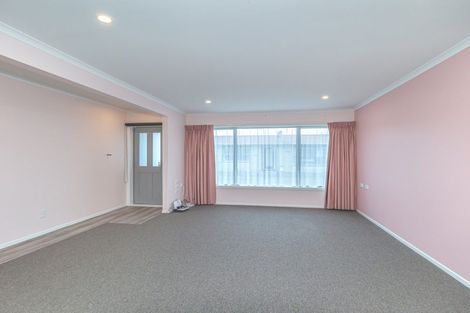 Photo of property in 14a Cambridge Street, Levin, 5510