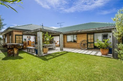 Photo of property in 23 Hugh Green Drive, Pinehill, Auckland, 0632