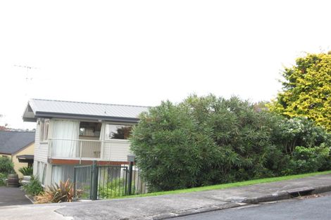 Photo of property in 7 Page Point, Mellons Bay, Auckland, 2014