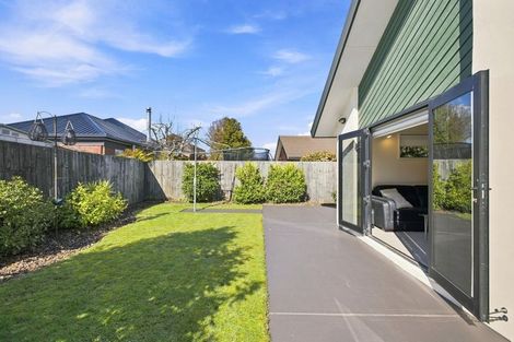Photo of property in 52 Anglesea Avenue, Parklands, Christchurch, 8083
