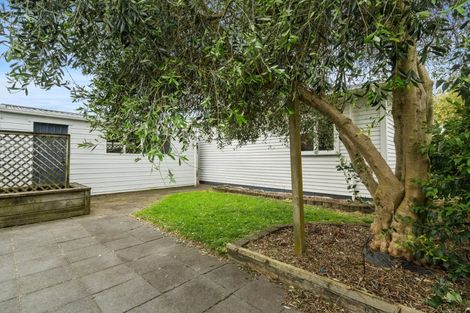 Photo of property in 307 Shakespeare Street, Leamington, Cambridge, 3432