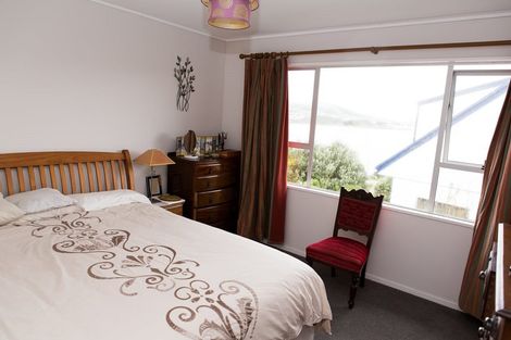 Photo of property in 15 Gloaming Hill, Titahi Bay, Porirua, 5022