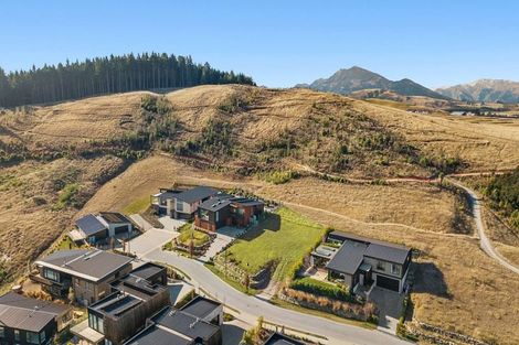 Photo of property in 16 Akitu Rise, Wanaka, 9305