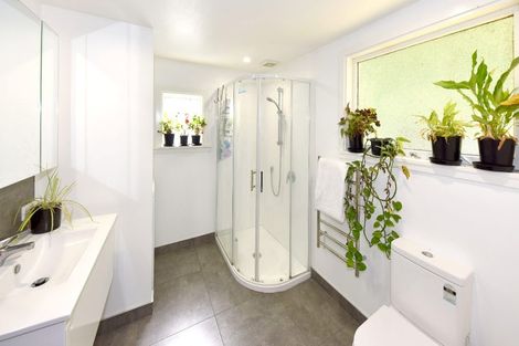 Photo of property in 64 Hawkhurst Road, Lyttelton, 8082