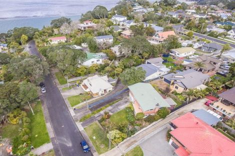 Photo of property in 15 Harrybrook Road, Green Bay, Auckland, 0604