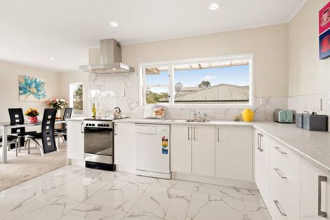 Photo of property in 12 Thomas Avenue, Te Atatu Peninsula, Auckland, 0610