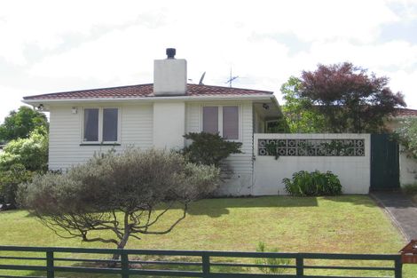Photo of property in 21 Paragon Avenue, Beach Haven, Auckland, 0626