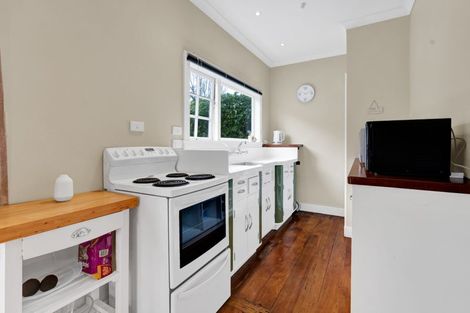 Photo of property in 11 Sycamore Grove, Lower Vogeltown, New Plymouth, 4310