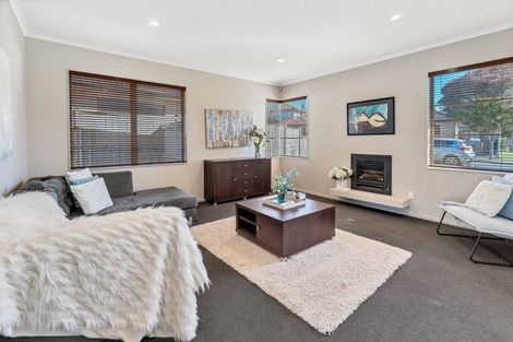 Photo of property in 43 Speyside Crescent, Flat Bush, Auckland, 2016