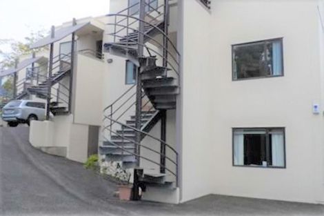 Photo of property in 8g Arotau Place, Grafton, Auckland, 1023