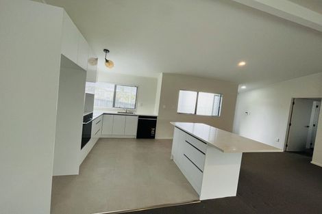 Photo of property in 2/13 Trinidad Road, Sunnynook, Auckland, 0620