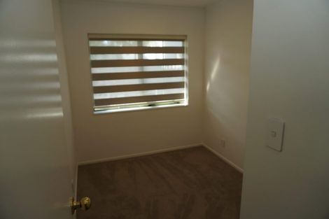 Photo of property in 1/70 Uxbridge Road, Mellons Bay, Auckland, 2014