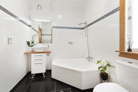 Photo of property in 167 Breaker Bay Road, Breaker Bay, Wellington, 6022