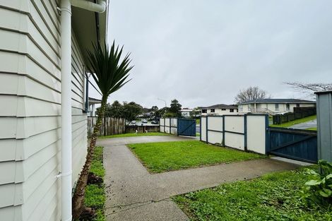 Photo of property in 111 Farquhar Road, Glendene, Auckland, 0602