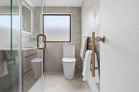 Photo of property in 2/68 Meadowood Drive, Unsworth Heights, Auckland, 0632