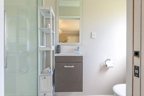 Photo of property in 52 Turitea Road, Fitzherbert, Palmerston North, 4472