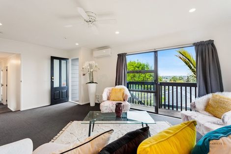 Photo of property in 26 Amery Place, West Harbour, Auckland, 0618