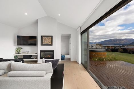 Photo of property in 8 The Heights Avenue, Wanaka, 9305