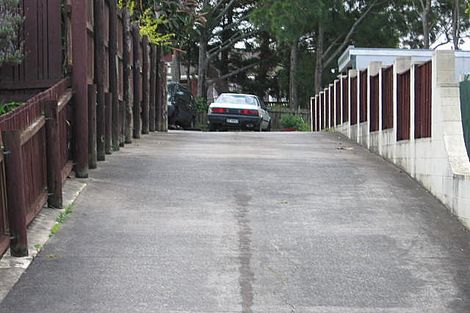 Photo of property in 7 Darlington Place, Glendene, Auckland, 0602