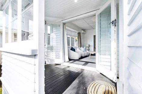 Photo of property in 100 Lemon Street, New Plymouth, 4312