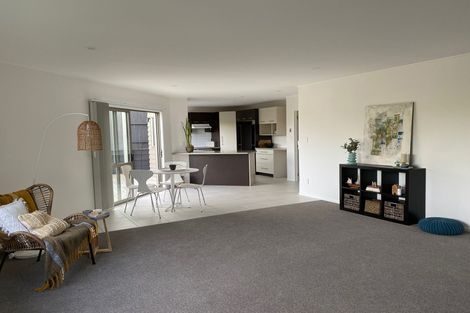 Photo of property in 8 Diosma Place, Botany Downs, Auckland, 2010
