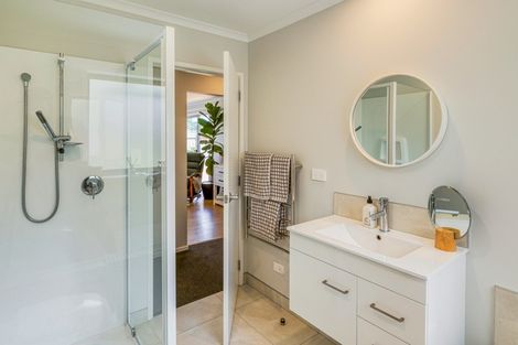 Photo of property in 5 Grenache Way, Kumeu, 0810