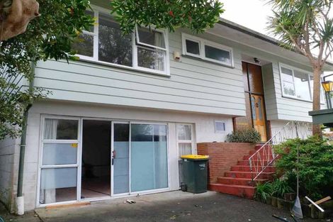 Photo of property in 13 Easton Park Parade, Glenfield, Auckland, 0629