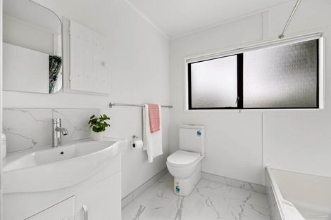 Photo of property in 48 West Harbour Drive, West Harbour, Auckland, 0618