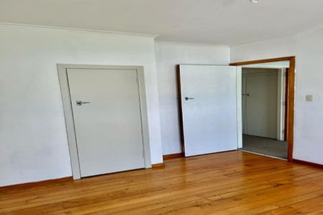 Photo of property in 32 Raleigh Road, Northcote, Auckland, 0627