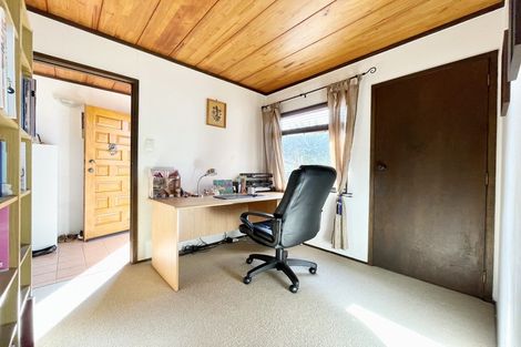 Photo of property in 32 Cron Avenue, Te Atatu South, Auckland, 0610