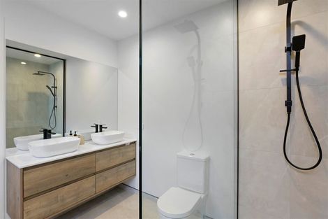 Photo of property in 17 Aratoro Place, Mount Pleasant, Christchurch, 8081