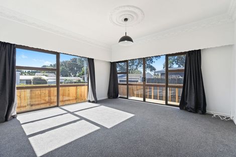 Photo of property in 12 Walsh Street, Forest Lake, Hamilton, 3200