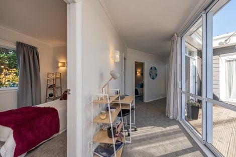 Photo of property in 18 Kowhai Grove, Raumati Beach, Paraparaumu, 5032