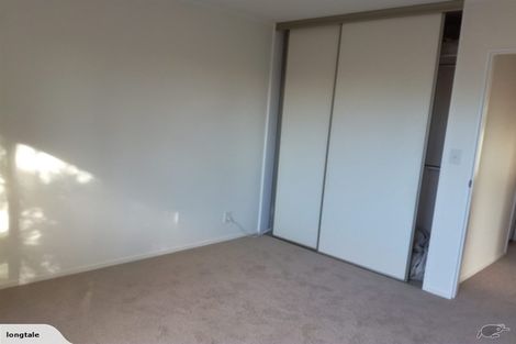 Photo of property in 6 Ashton Fitchett Drive, Brooklyn, Wellington, 6021