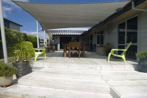 Photo of property in 211 Given Avenue, Whangamata, 3620