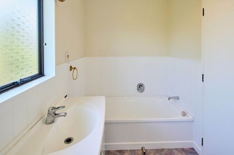 Photo of property in 8 Ross Grove, Paraparaumu, 5032