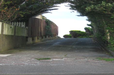 Photo of property in 14 Somes Crescent, Newlands, Wellington, 6037