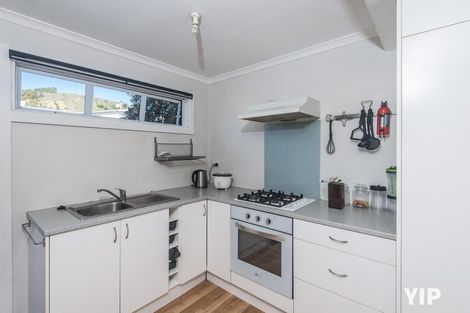 Photo of property in 48 Edgecombe Street, Newlands, Wellington, 6037