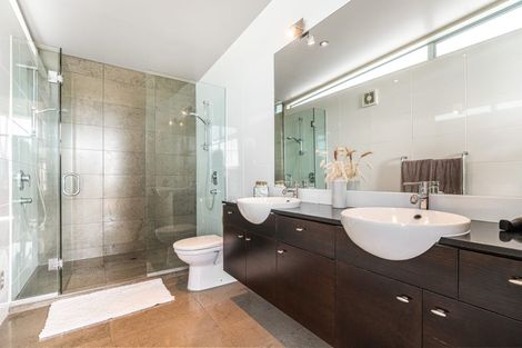 Photo of property in 18a Eastcliffe Road, Castor Bay, Auckland, 0620