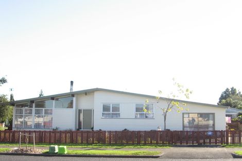 Photo of property in 3 Swallow Drive, Manurewa, Auckland, 2102