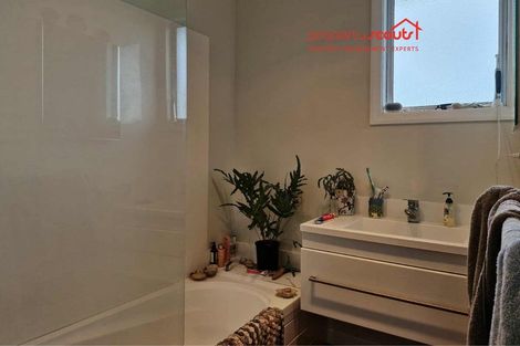 Photo of property in 119 Pioneer Road, Moturoa, New Plymouth, 4310