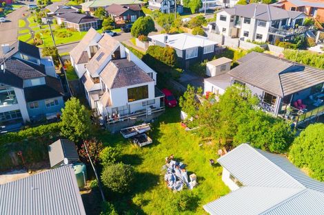 Photo of property in 122 Seaview Road, Paraparaumu Beach, Paraparaumu, 5032