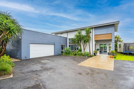 Photo of property in 18 Olliver Grove, Waikanae Beach, Waikanae, 5036